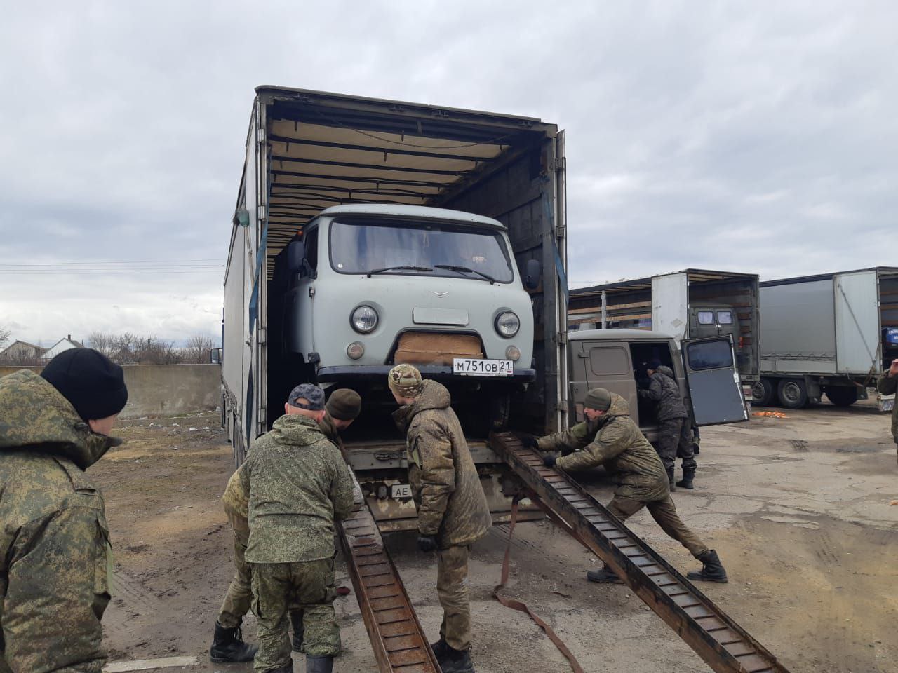 В эти минуты в зоне СВО идет разгрузка колоны с гуманитарной помощью из  Чувашии | 22.02.2023 | Чебоксары - БезФормата